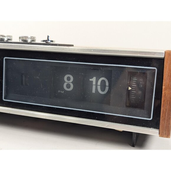 1970s SANYO wood finish flip-clock 10FA-T40W - Picture 3 of 16